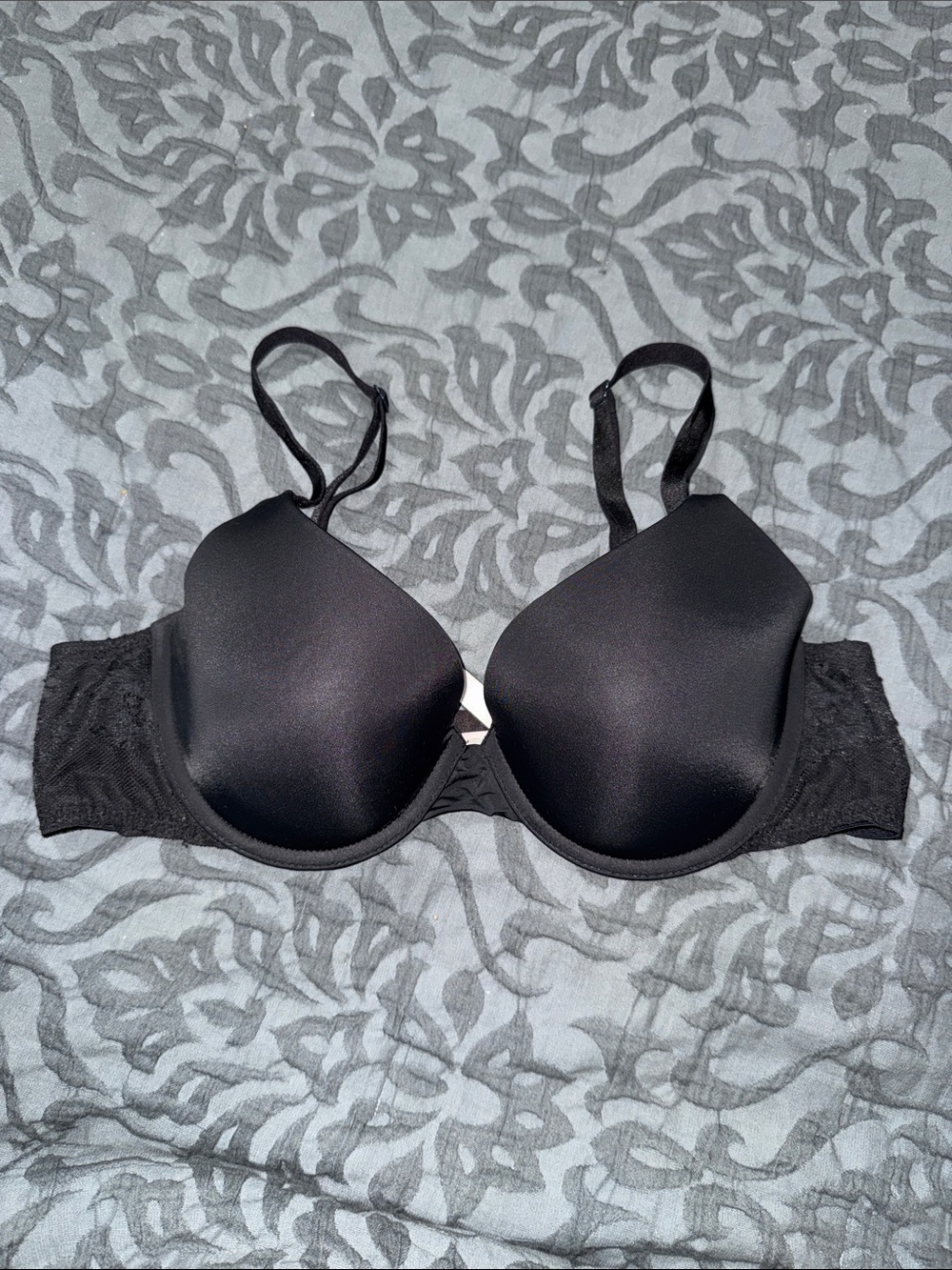 Victoria’s Secret t-shirt lightly lined demi bra size 38b lace black sexy